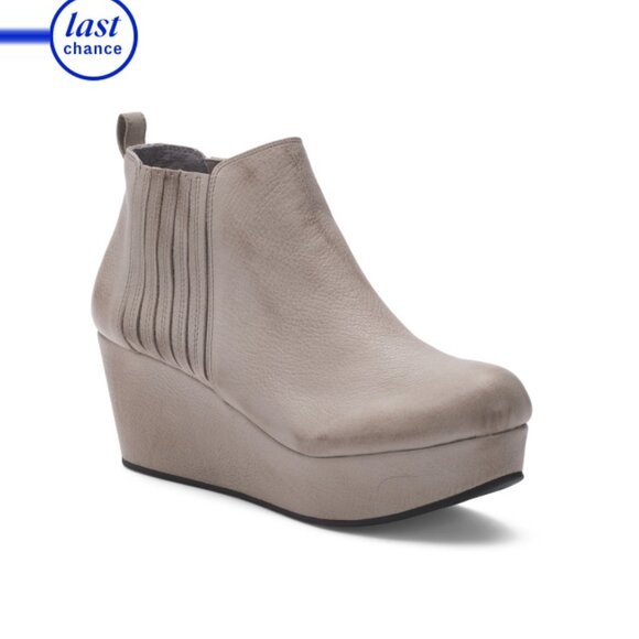 CHOCOLAT BLU Grey Leather Walden Wedge Booties